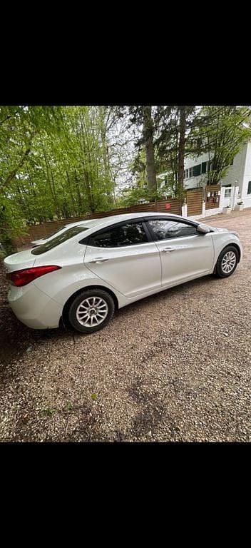 Gebraucht Hyundai Elantra 132 PS (97 kW) 2013 Weiß Limousine