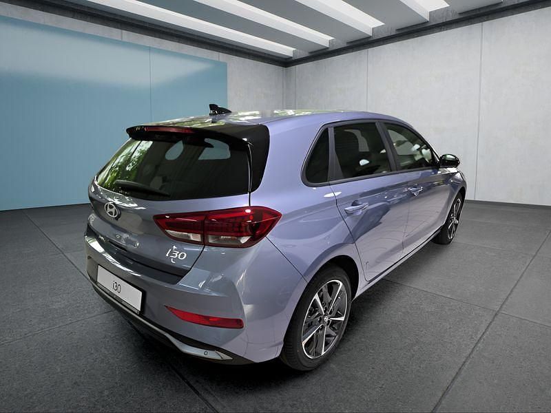 Neu Hyundai i30 101 PS (74 kW) 2025 Blau Kleinwagen