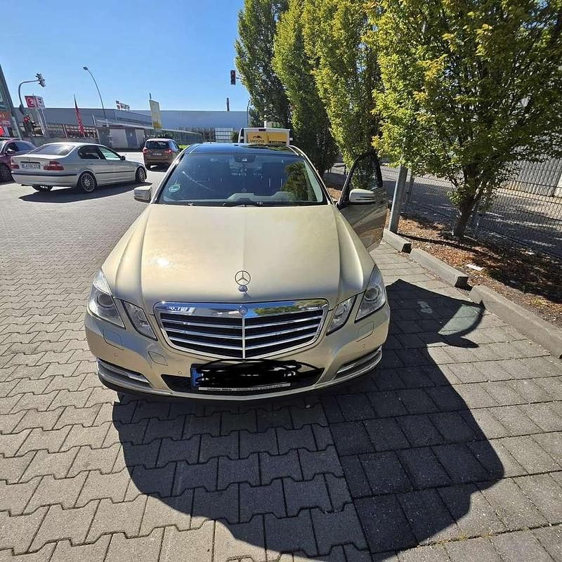 Gebraucht 2011 Mercedes E350 Avantgarde Limousine | 10.400 € (Guter Preis) - Bild 1/4