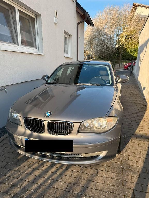 Silber Gebraucht 2010 BMW 118 Efficient Dynamics Kleinwagen | 4.900 € (Teuer) - Bild 1/4