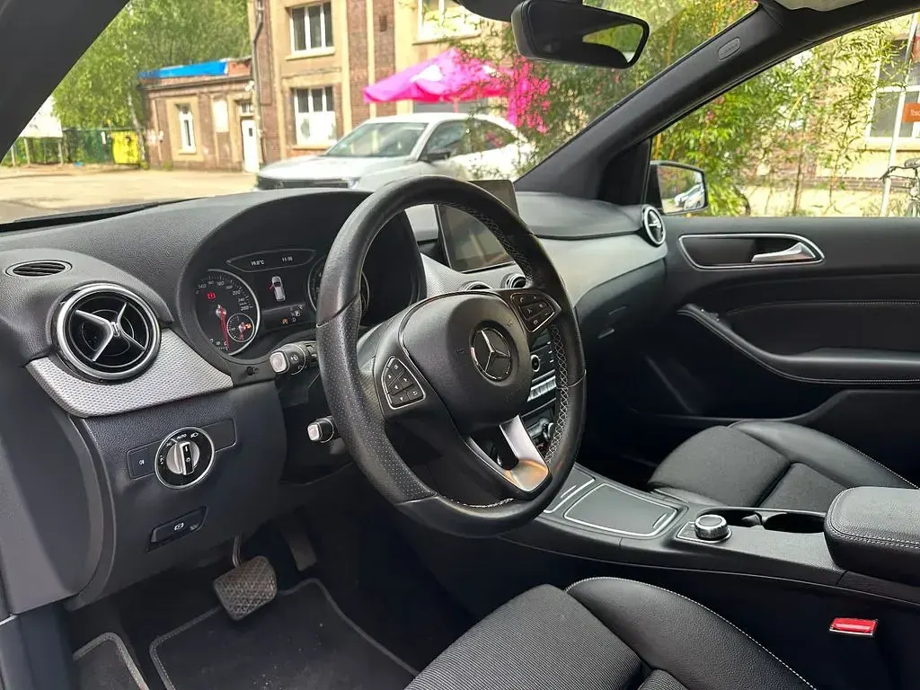 Gebraucht Mercedes B220 184 PS (135 kW) 2018 Schwarz Van / Kleinbus