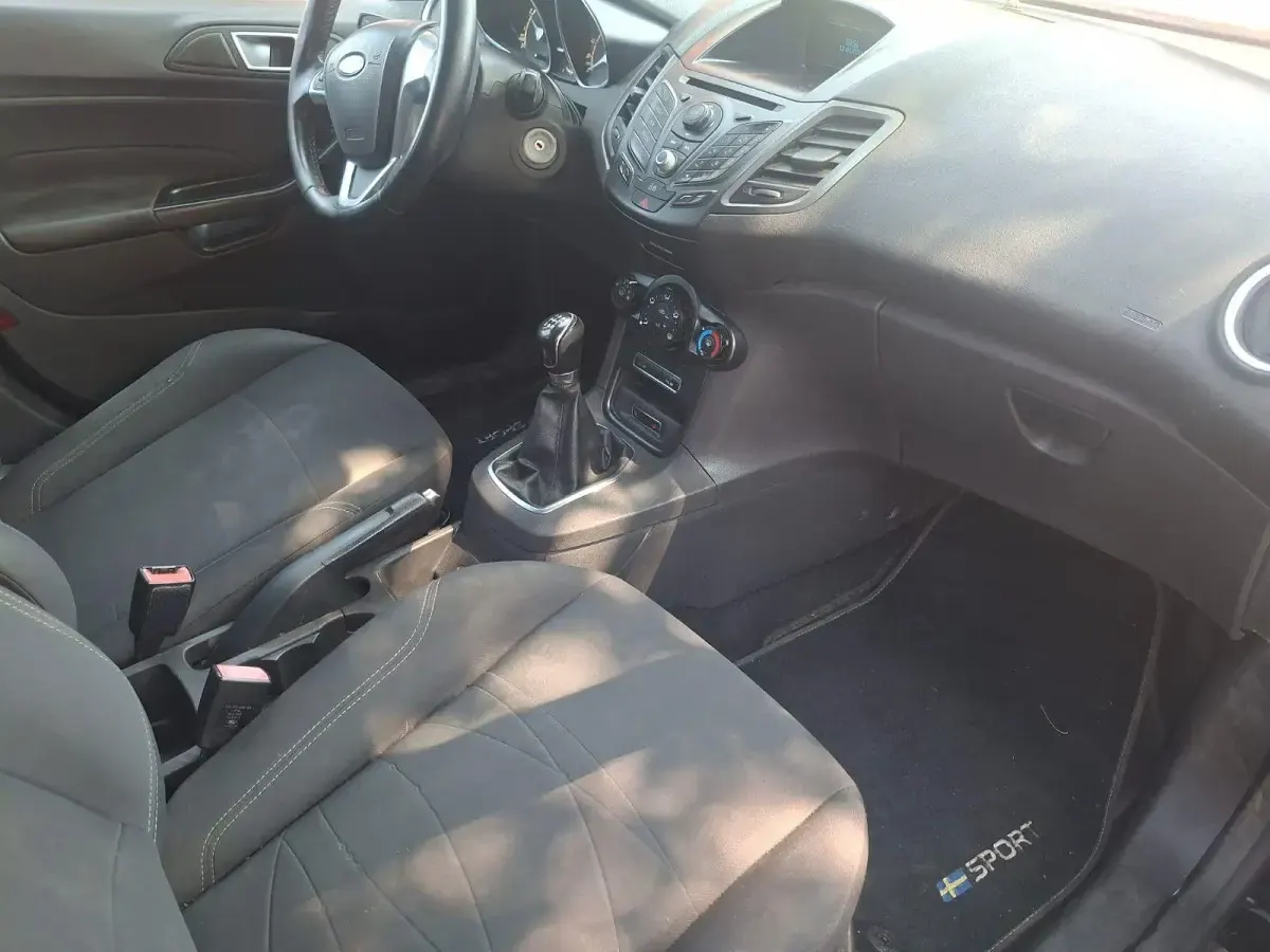 Gebraucht Ford Fiesta Trend 101 PS (74 kW) 2014 Schwarz Kleinwagen
