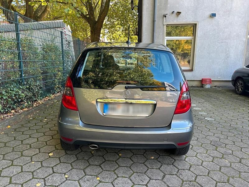 Gebraucht Mercedes A180 Avantgarde 115 PS (84 kW) 2010 Grau Coupé