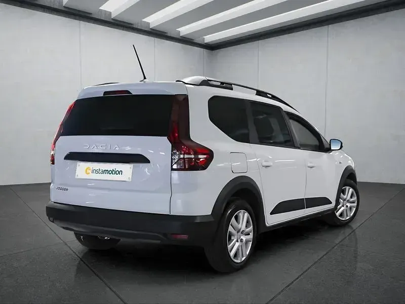 Gebraucht Dacia Jogger Expression 101 PS (74 kW) 2024 Weiß Van / Kleinbus