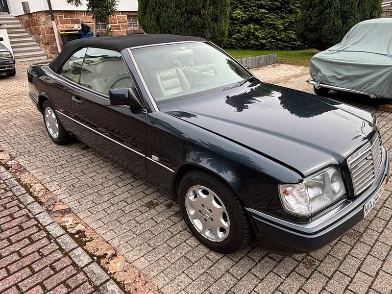 Second-hand Mercedes E320 220 CP (161 kW) 1996 Albastru Cabrio