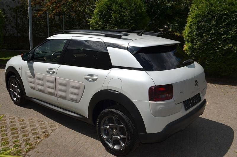 Gebraucht Citroën C4 Cactus 99 PS (72 kW) 2016 Weiß Kleinwagen