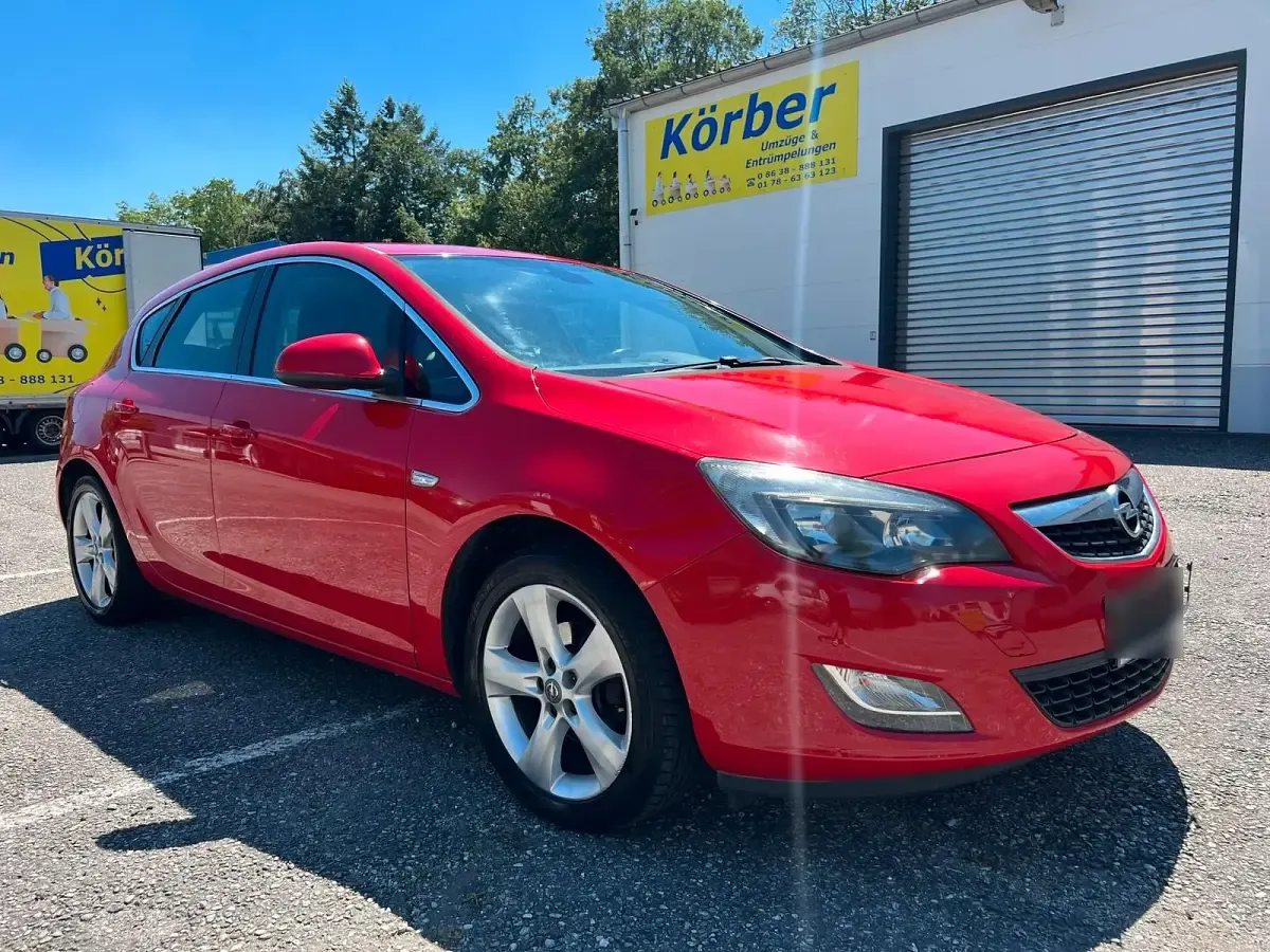Gebraucht Opel Astra 140 PS (102 kW) 2010 Rot Kleinwagen