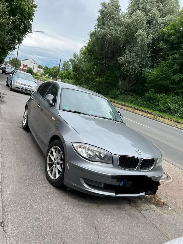Grau Gebraucht 2010 BMW 120 Kleinwagen | 4.200 € (Fairer Preis) - Bild 1/4