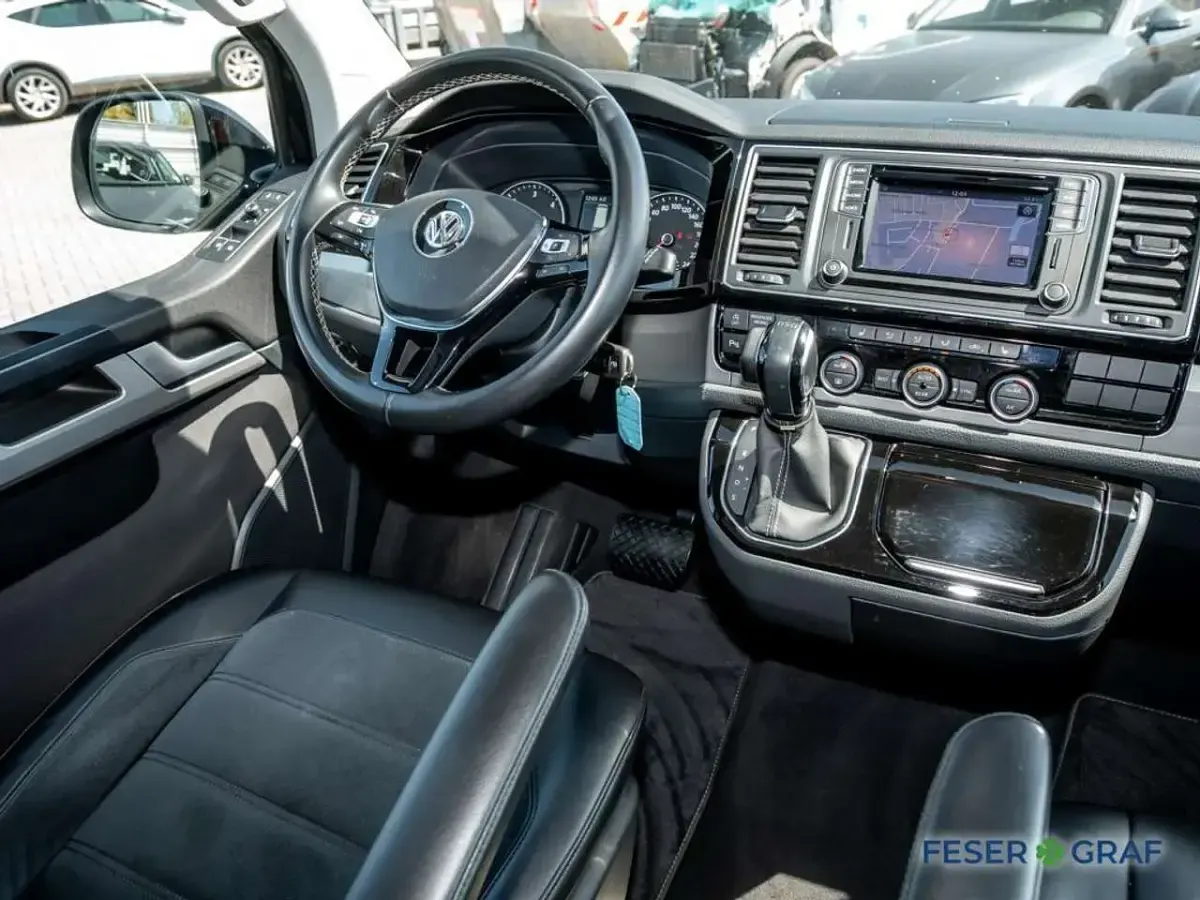 Gebraucht VW Multivan 150 PS (110 kW) 2018 Deep black perleffekt Van / Kleinbus