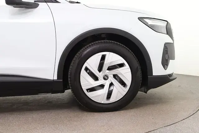 Gebraucht Audi Q4 Sportback e-tron Ambiente 210 kW (286 PS) 2025 Gletscherweiß metallic SUV