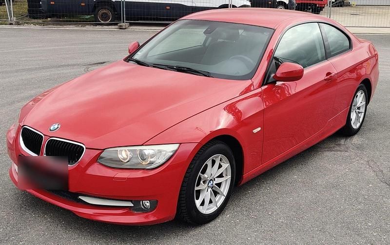 Gebraucht BMW 318 143 PS (105 kW) 2011 Rot Coupé