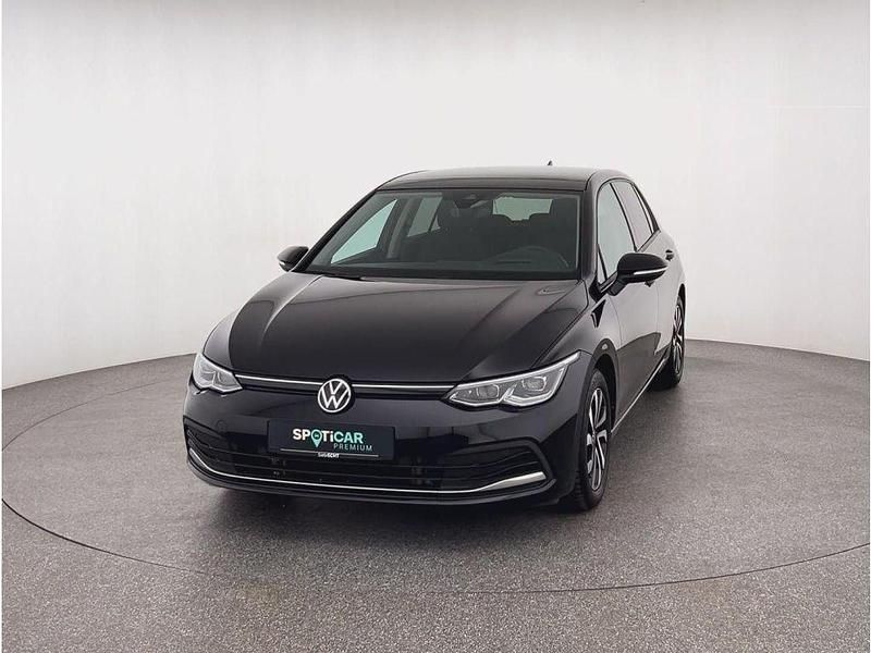 Schwarz (metallic) Gebraucht 2022 VW Golf VIII Active Limousine | 26.970 € (Fairer Preis) - Bild 1/4