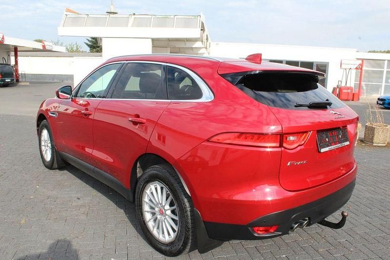 Gebraucht Jaguar F-Pace Ingenium 179 PS (131 kW) 2018 Rot SUV