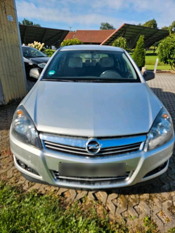 Grau Gebraucht 2010 Opel Astra Kleinwagen | 500 € (Fairer Preis) - Bild 1/4