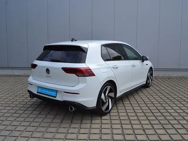 Gebraucht VW Golf VIII GTI 245 PS (180 kW) 2021 Pure white Limousine