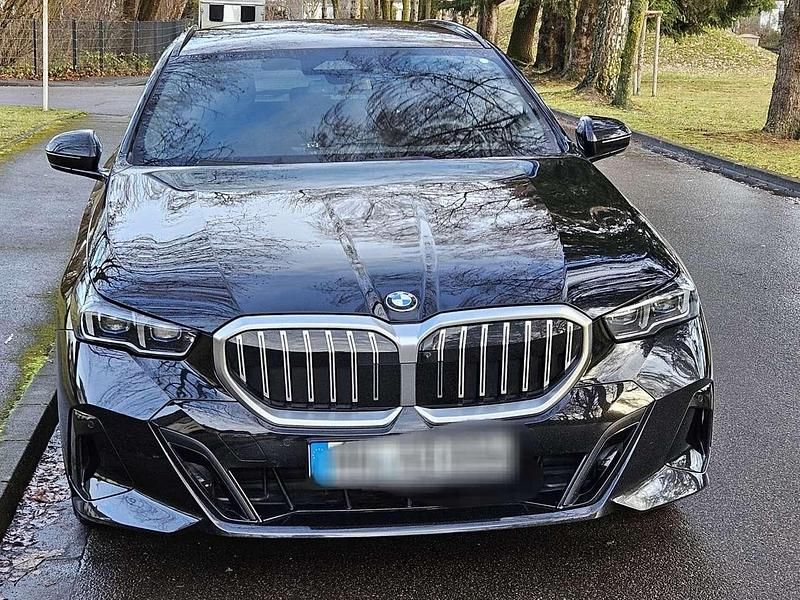 Gebraucht BMW 520 M Sport 197 PS (144 kW) 2024 Schwarz Kombi