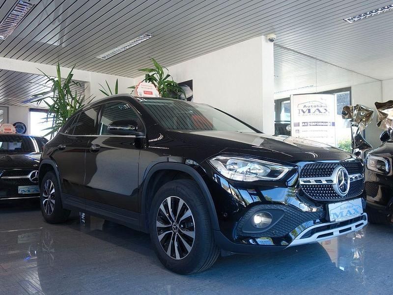Schwarz Gebraucht 2022 Mercedes GLA180 SUV | 24.999 € (Guter Preis) - Bild 1/4