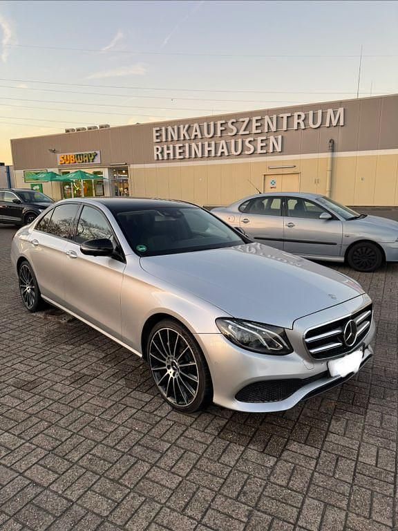 Silber Gebraucht 2016 Mercedes E200 Avantgarde Limousine | 19.700 € (Fairer Preis) - Bild 1/4