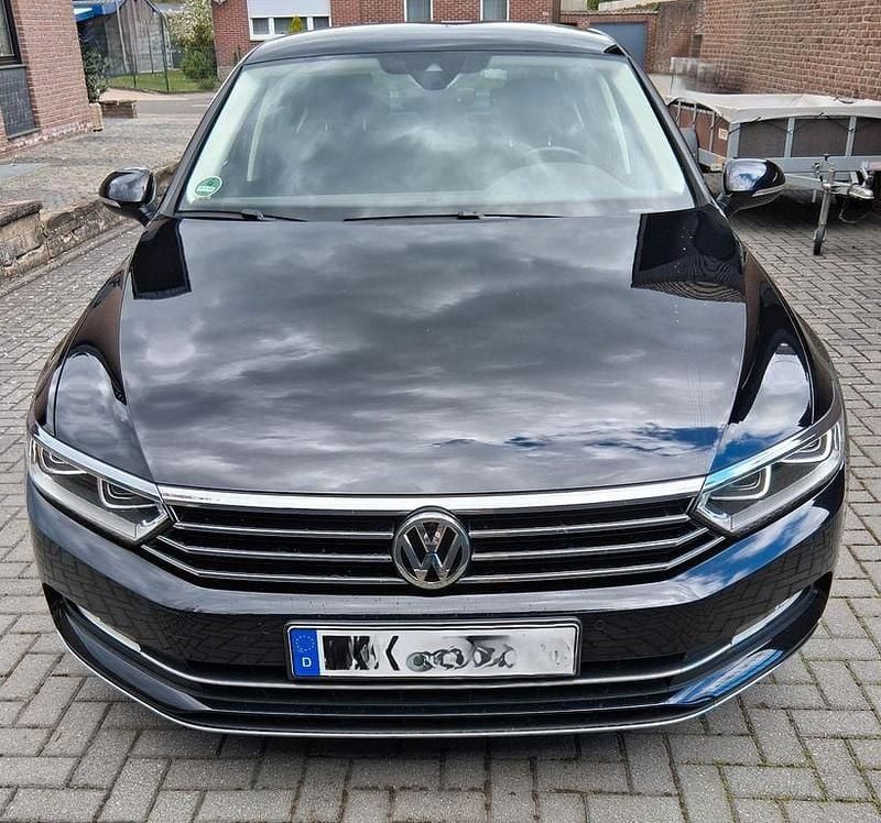Używany VW Passat Highline 150 KM (110 kW) 2019 Czarny Sedan/Limuzyna