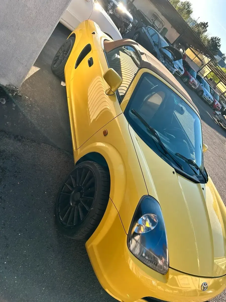 Gebraucht Toyota MR2 140 PS (102 kW) 2001 Gelb Cabrio