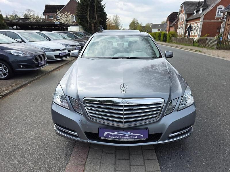 Gebraucht Mercedes E220 170 PS (125 kW) 2012 Silber Limousine