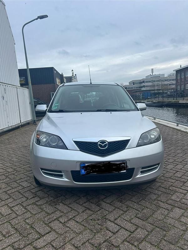 Grau Gebraucht 2007 Mazda 2 Kleinwagen | 1.800 € (Fairer Preis) - Bild 1/4