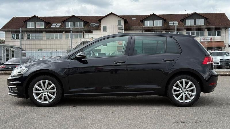 Gebraucht VW Golf VII Highline 150 PS (110 kW) 2019 Schwarz Limousine