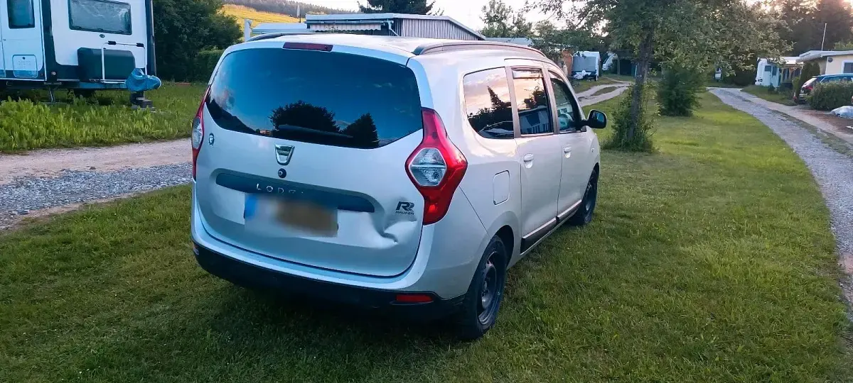 Gebraucht Dacia Lodgy 107 PS (78 kW) 2012 Silber Van / Kleinbus