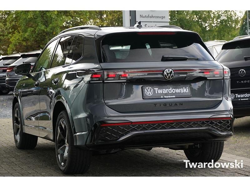 Gebraucht VW Tiguan R-line 272 PS (200 kW) 2025 Delfingrau metallic SUV