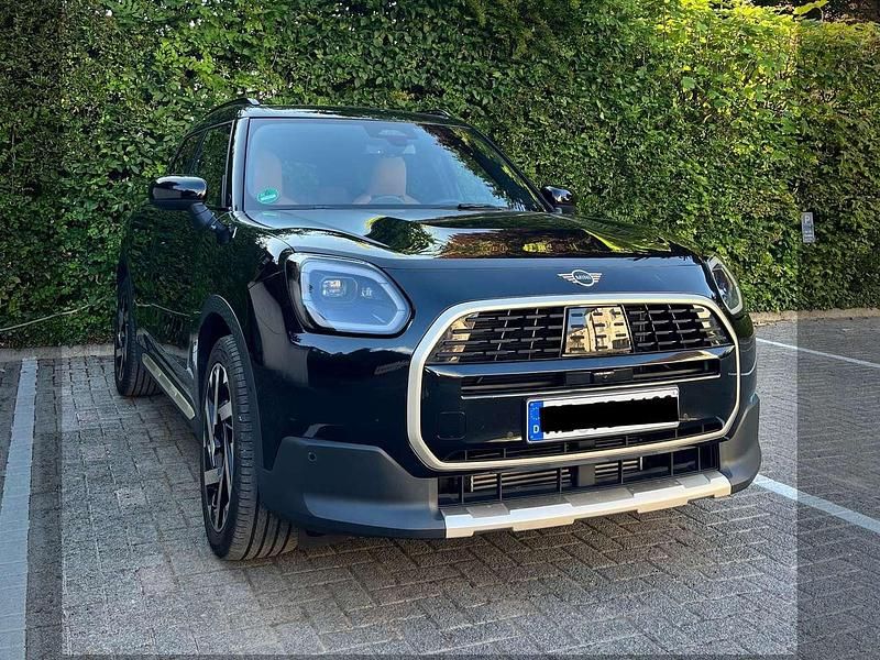 Schwarz Gebraucht 2024 Mini Cooper Countryman Classic SUV | 36.500 € (Fairer Preis) - Bild 1/4