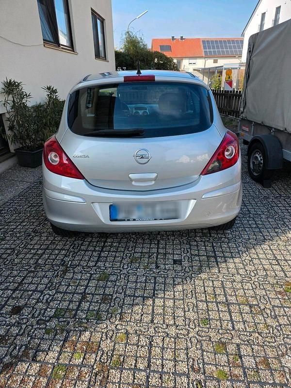 Grau Gebraucht 2013 Opel Corsa Kleinwagen | 3.000 € (Guter Preis) - Bild 1/4