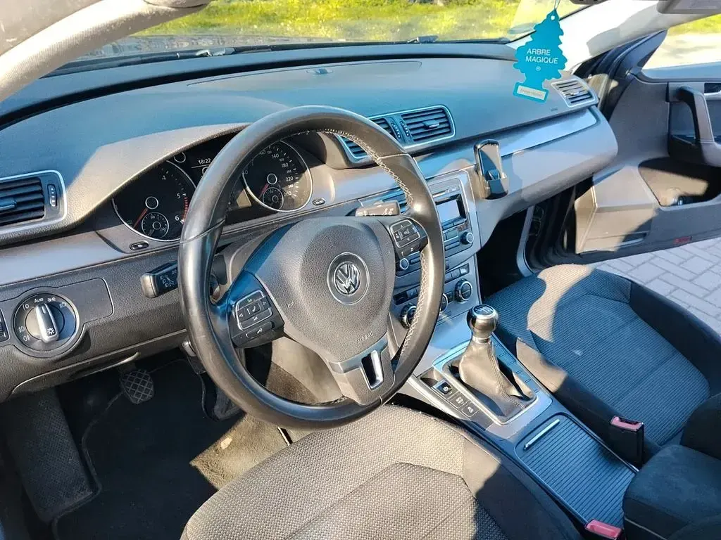Używany VW Passat 105 KM (77 kW) 2012 Szary Sedan/Limuzyna
