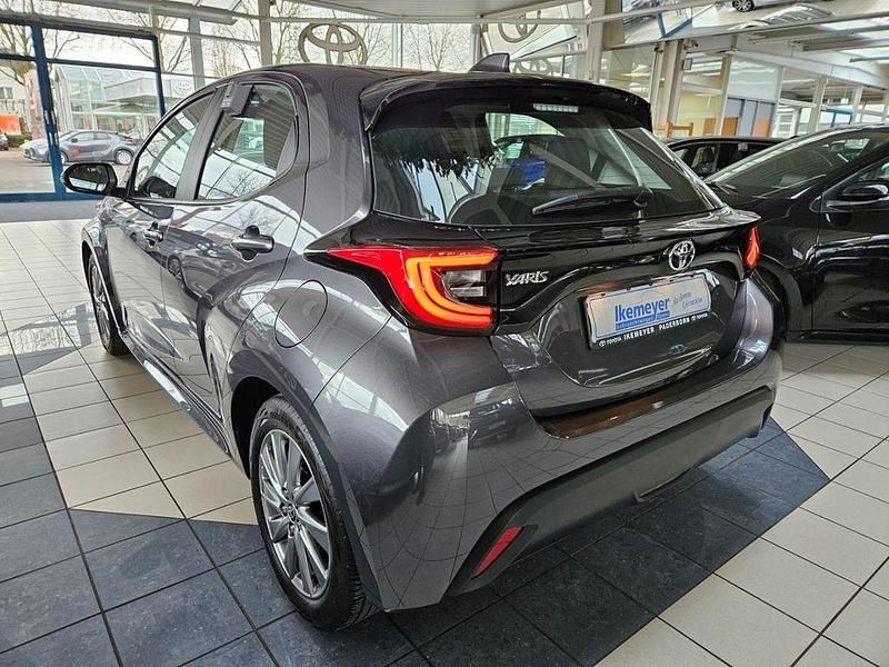 Gebraucht Toyota Yaris Team 125 PS (91 kW) 2022 Grau Kleinwagen