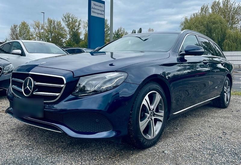 Gebraucht Mercedes E220 194 PS (142 kW) 2019 Blau Kombi
