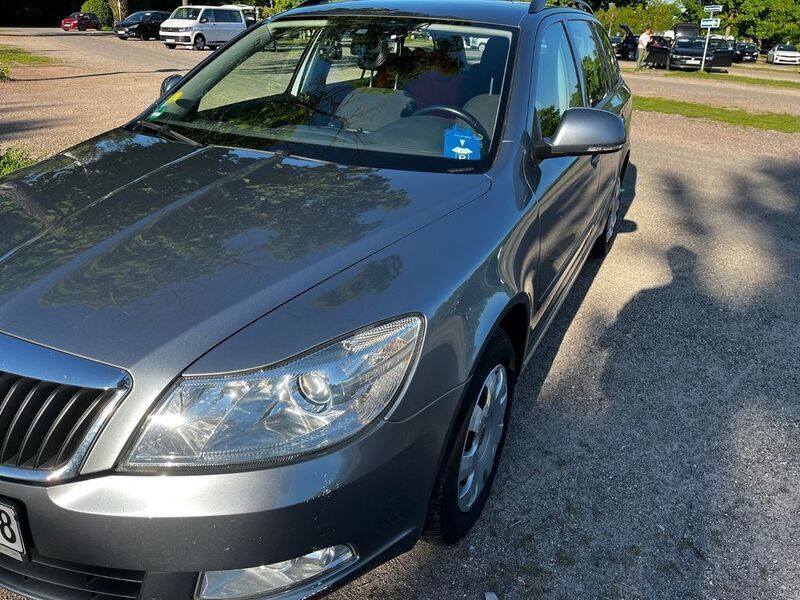 Silber Gebraucht 2013 Skoda Octavia Ambition Kombi | 4.650 € (Superpreis) - Bild 1/4
