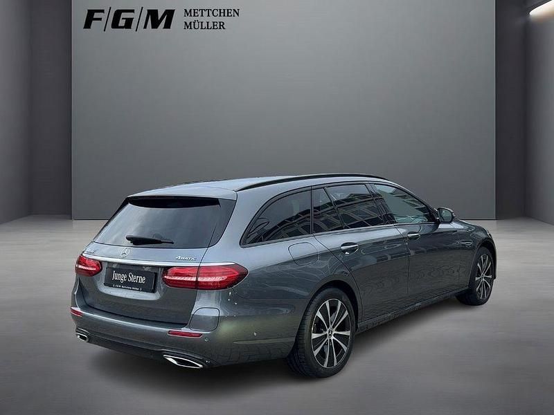 Gebraucht Mercedes E300 Avantgarde 306 PS (225 kW) 2021 Selenitgrau Kombi