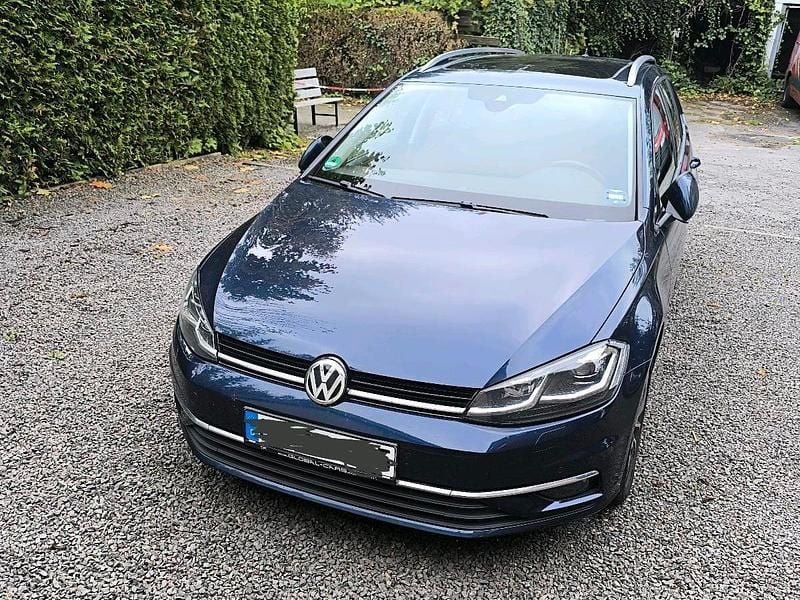 Blau Gebraucht 2018 VW Golf VII Highline Kombi | 13.500 € (Guter Preis) - Bild 1/4
