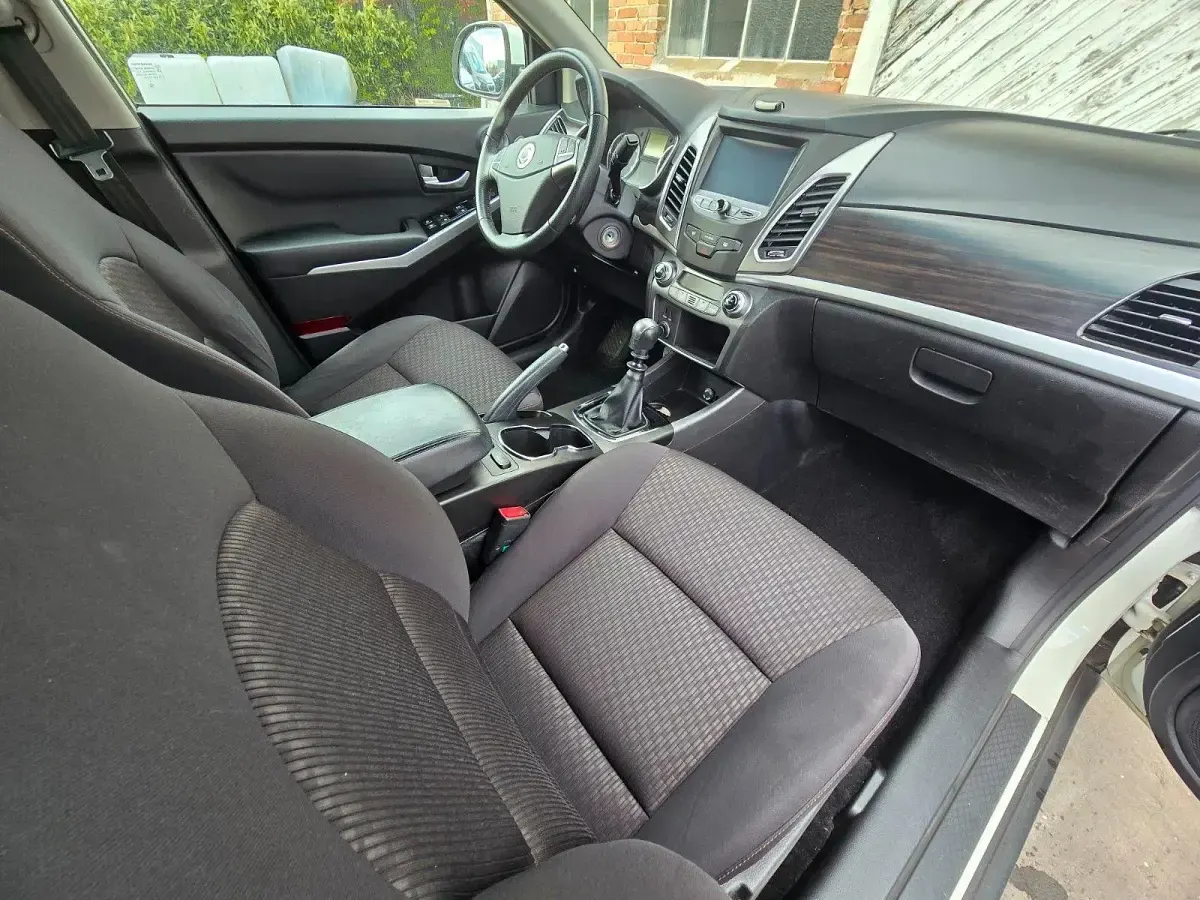 Gebraucht SsangYong Korando Crystal 150 PS (110 kW) 2017 Weiß SUV
