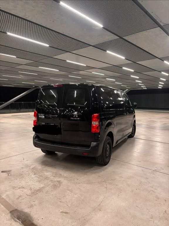 Gebraucht Peugeot Expert Avantage 122 PS (89 kW) 2017 Schwarz Van