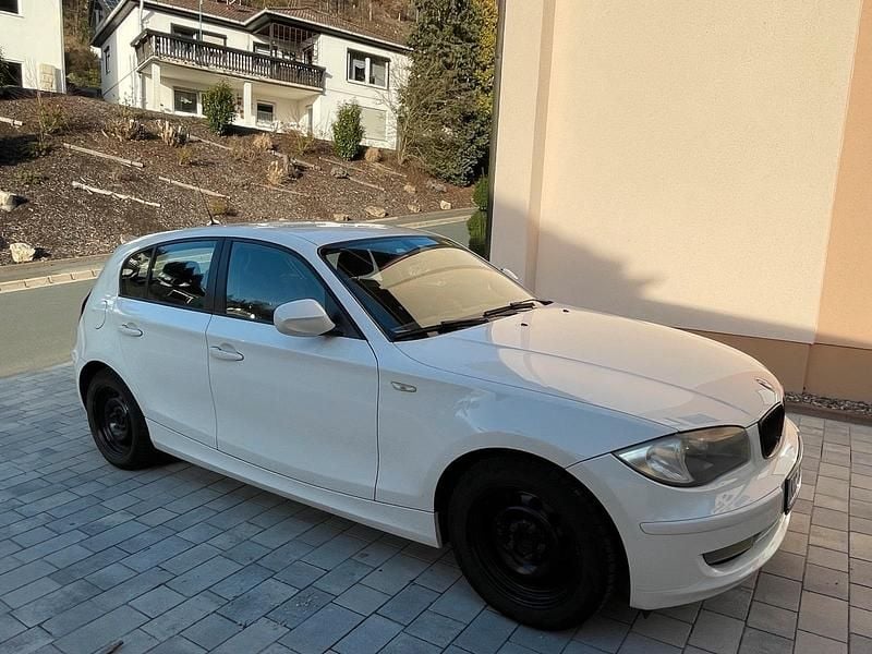 Gebraucht BMW 116 122 PS (89 kW) 2010 Weiß Kleinwagen