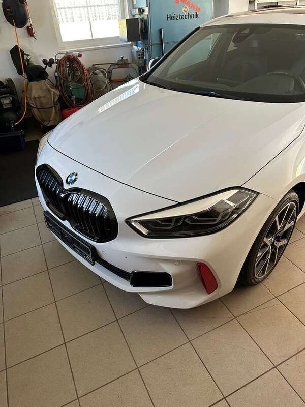 Weiß Gebraucht 2022 BMW 128 Limousine | 30.900 € (Guter Preis) - Bild 1/4