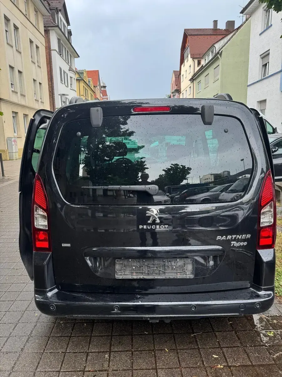 Gebraucht Peugeot TePee 120 PS (88 kW) 2015 Schwarz Kombi