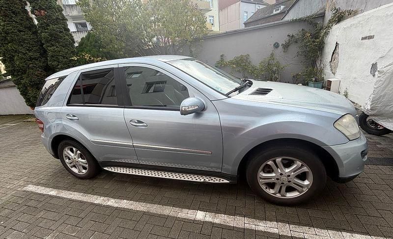 Gebraucht Mercedes ML350 272 PS (200 kW) 2007 Blau SUV