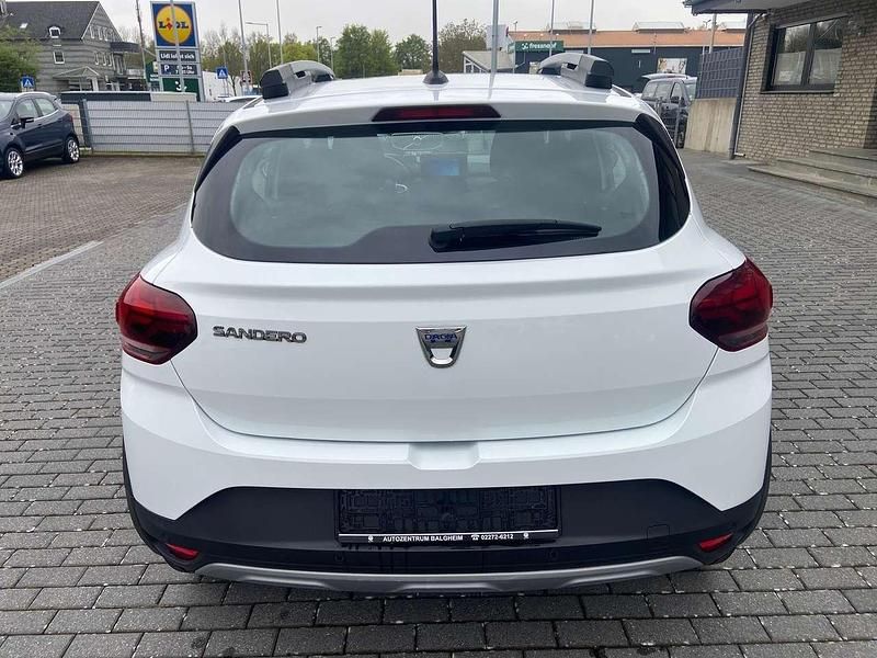 Gebraucht Dacia Sandero Comfort 101 PS (74 kW) 2021 Gletscherweiss Kleinwagen