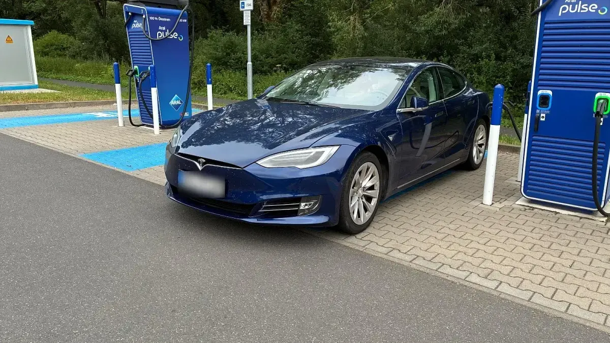 Gebraucht Tesla Model S 386 kW (525 PS) 2018 Blau Kleinwagen
