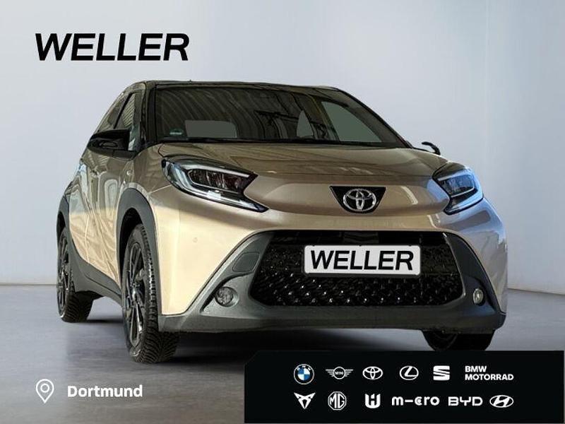 Gebraucht Toyota Aygo 72 PS (52 kW) 2022 Ginger beige / night sky black Kleinwagen