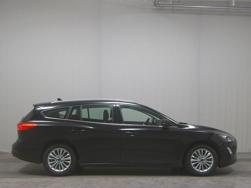 Gebraucht Ford Focus Titanium 125 PS (91 kW) 2021 Schwarz Kombi
