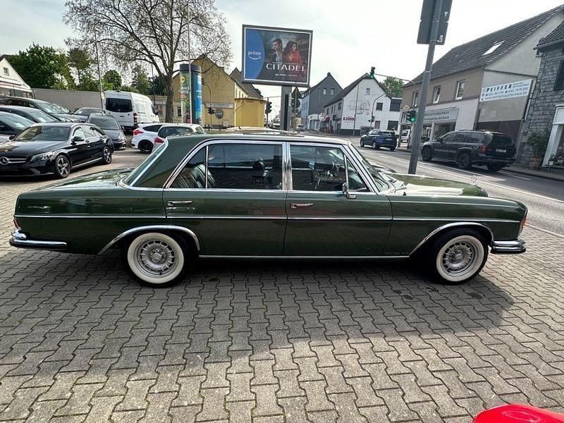 Gebraucht Mercedes 300 250 PS (183 kW) 1971 Grün Limousine