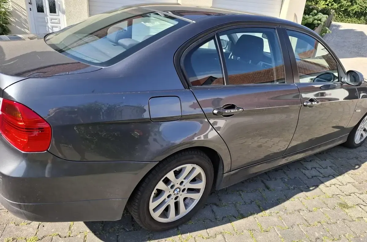 Gebraucht BMW 318 129 PS (94 kW) 2006 Grau Limousine