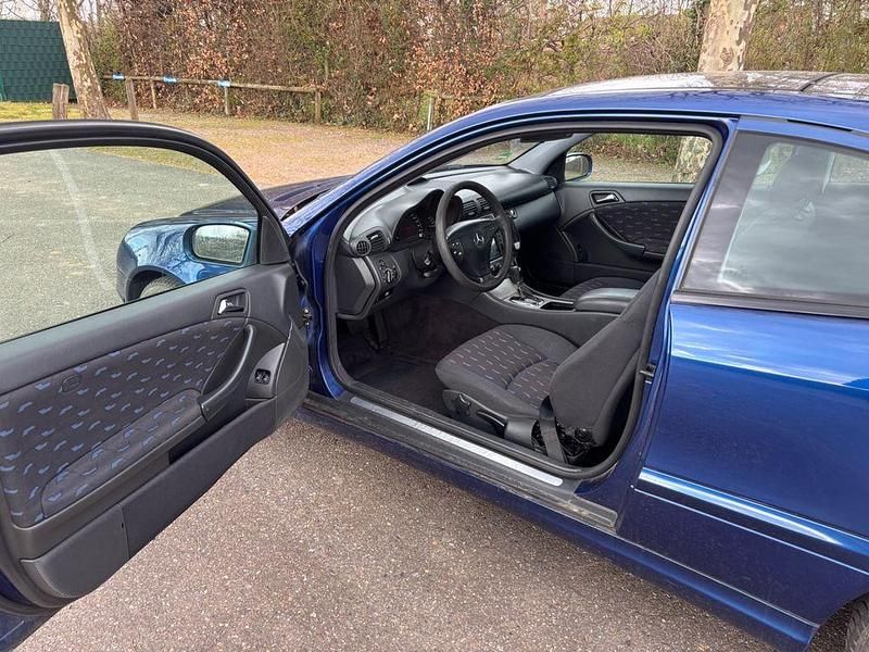 Gebraucht Mercedes C220 143 PS (105 kW) 2002 Blau Coupé